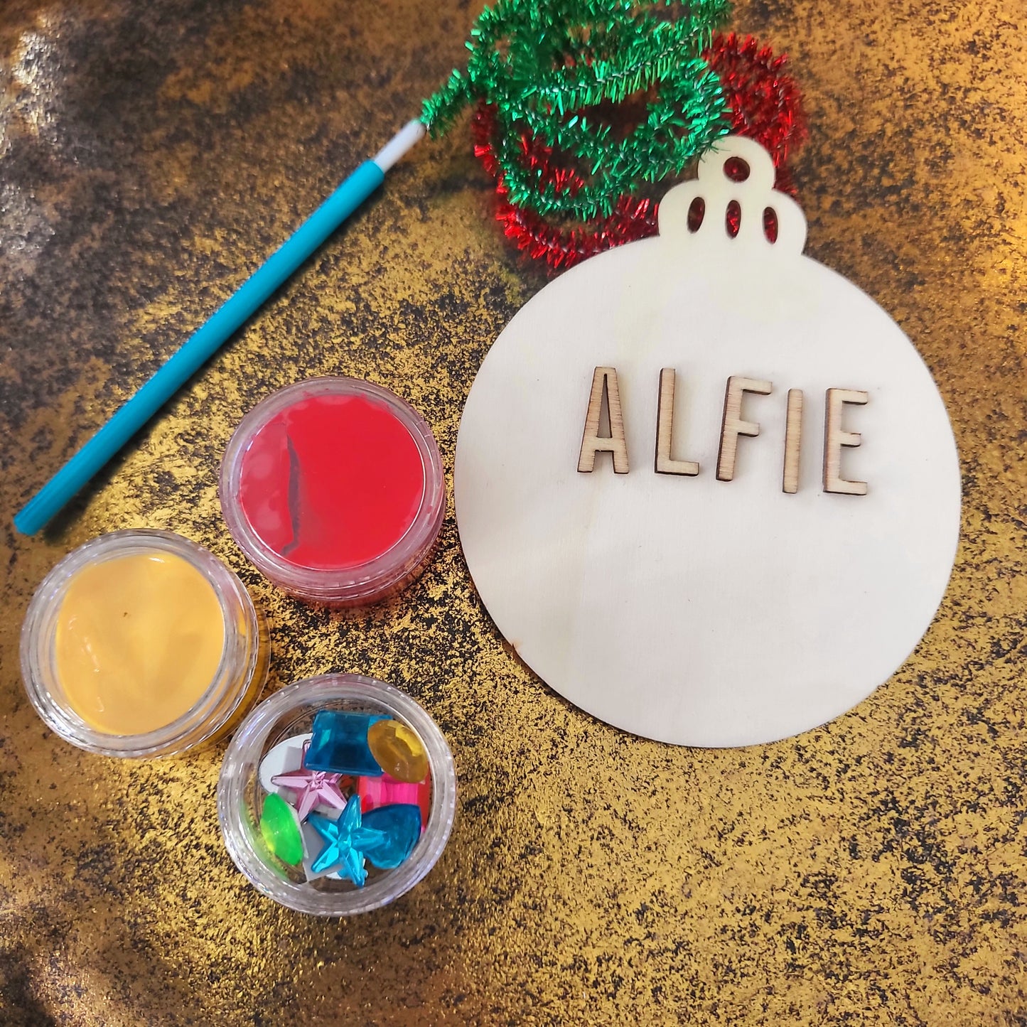 Decorate Christmas Bauble - Ax & Nush