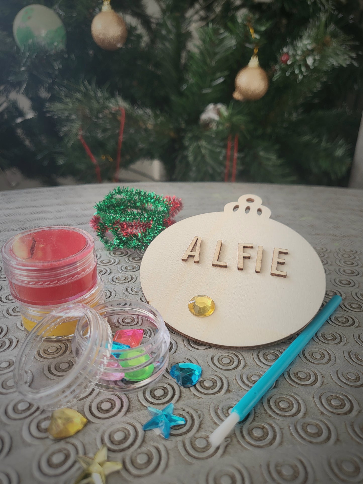 Decorate Christmas Bauble - Ax & Nush